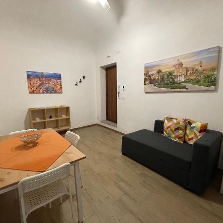 Le Colonne Del Massimo Apartment Palermo Bagian luar foto